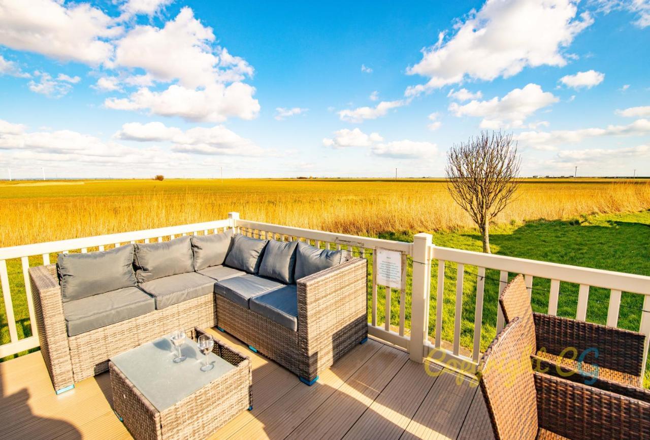 Sea 'N' Stars Platinum Plus Holiday Home With Views, Free Wifi And Netflix Camber Exterior photo