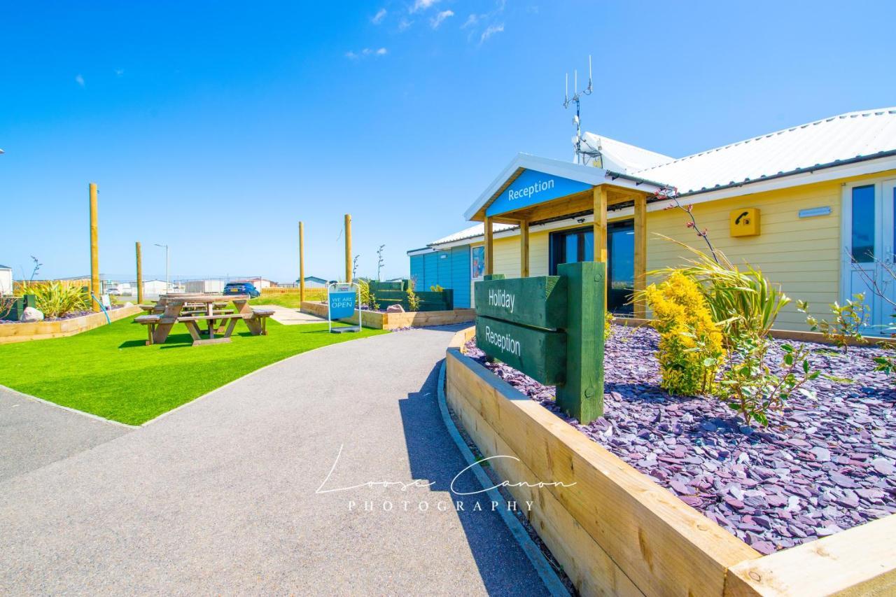 Sea 'N' Stars Platinum Plus Holiday Home With Views, Free Wifi And Netflix Camber Exterior photo