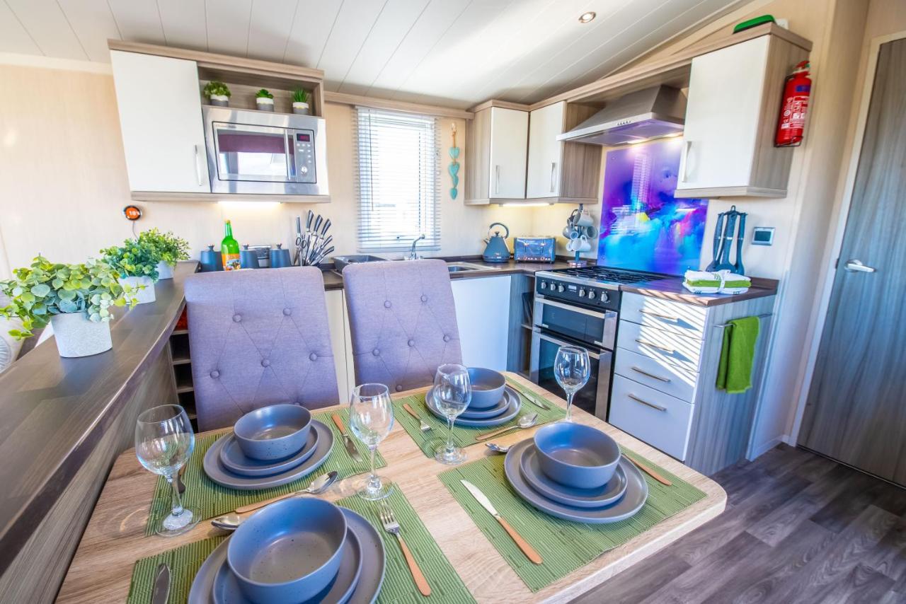 Sea 'N' Stars Platinum Plus Holiday Home With Views, Free Wifi And Netflix Camber Exterior photo