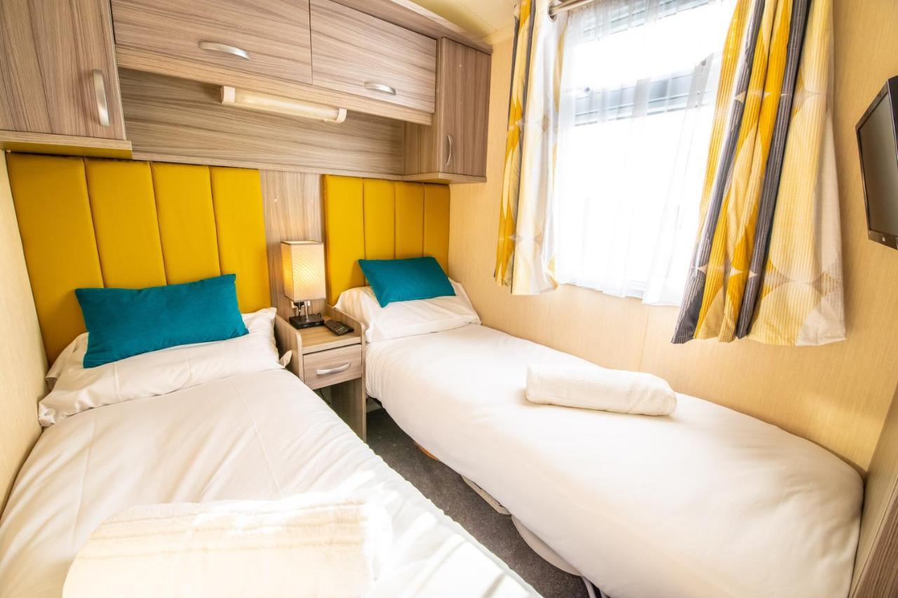 Sea 'N' Stars Platinum Plus Holiday Home With Views, Free Wifi And Netflix Camber Exterior photo